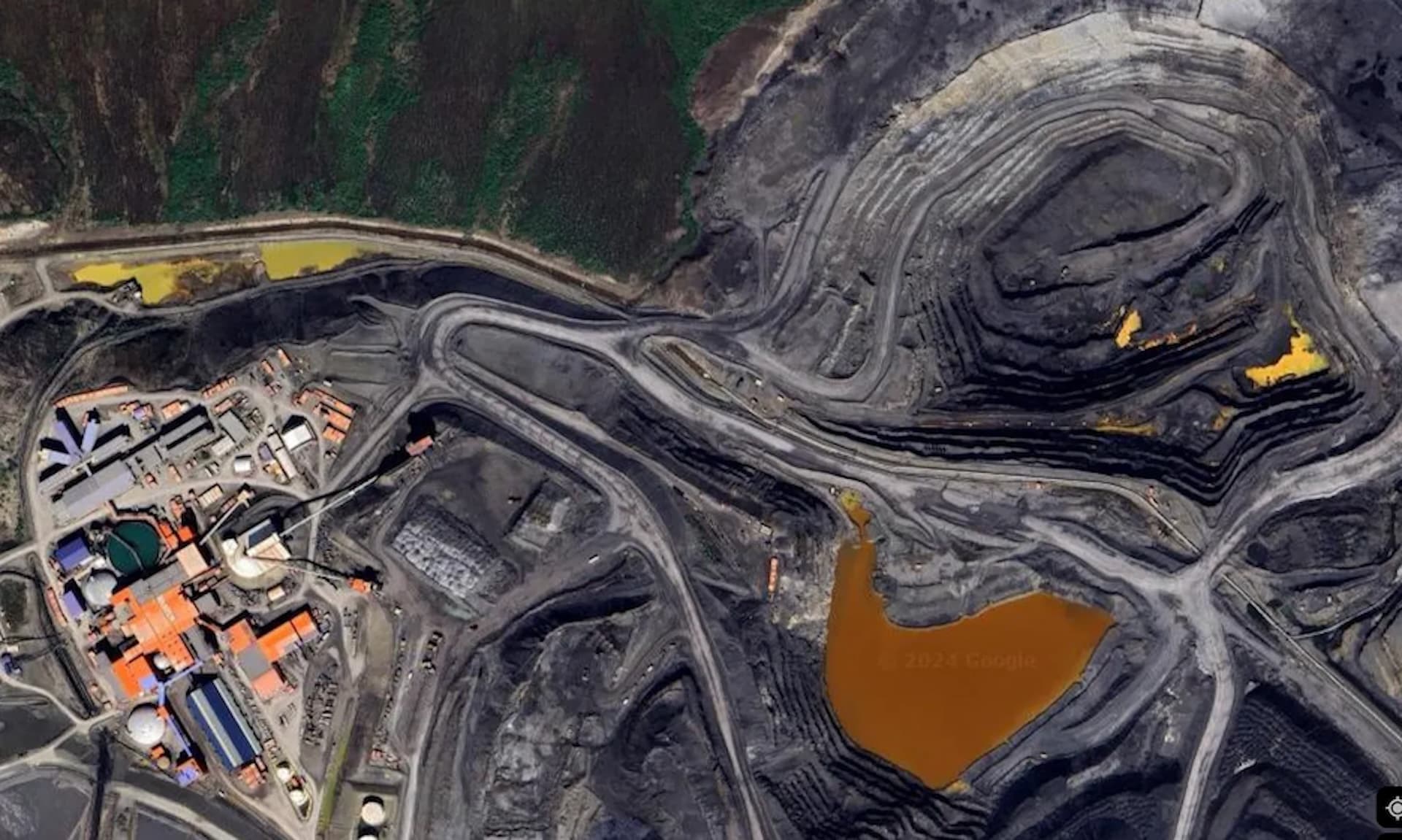 Mining operation with heavy equipment